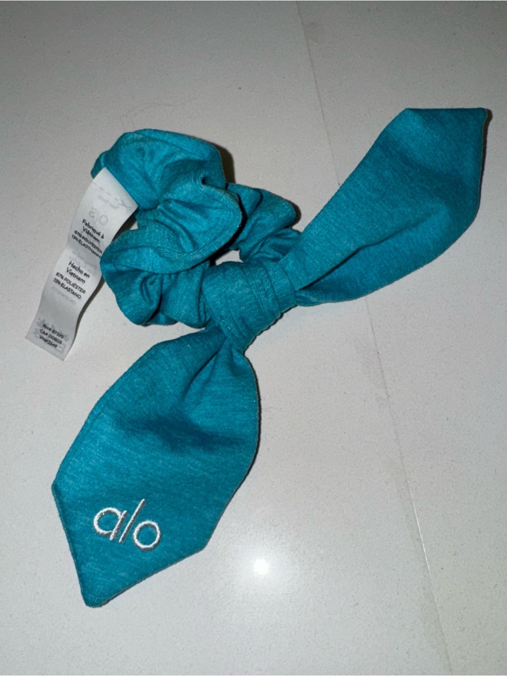 Alo Yoga Airlift Rhythm Scrunchie in Electric Blue